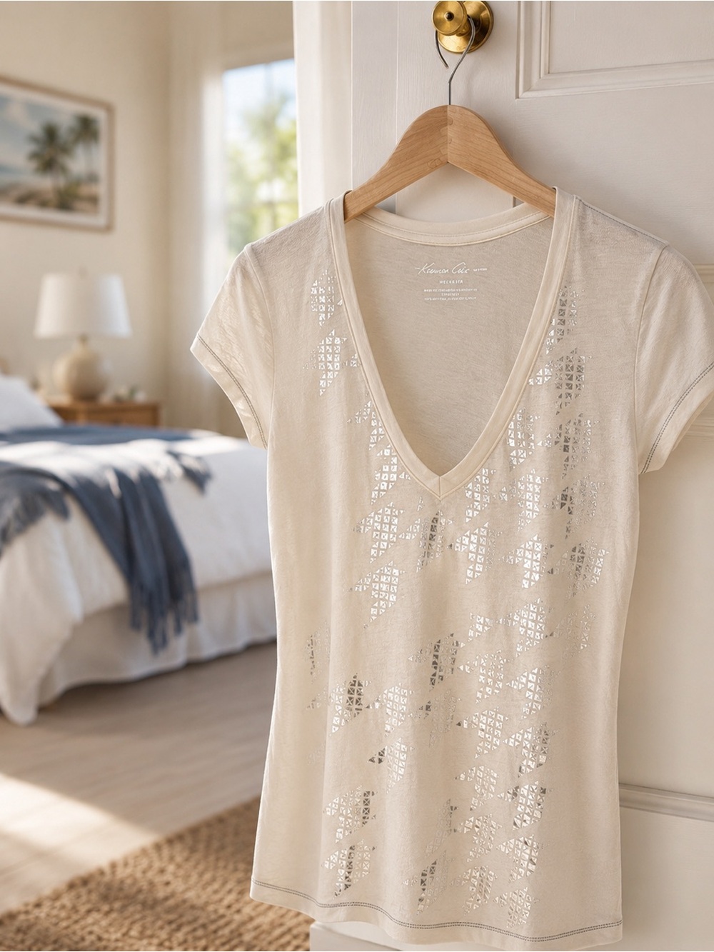Cream and Metallic Siver V-Neck Graphic Tee Gray Stitch - Like New - Flagship - Picture 3 of 16